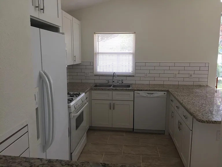 11308 Parkside Pl — Photo 6