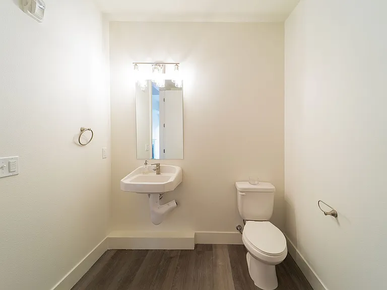 Janie Apartments — Photo 18