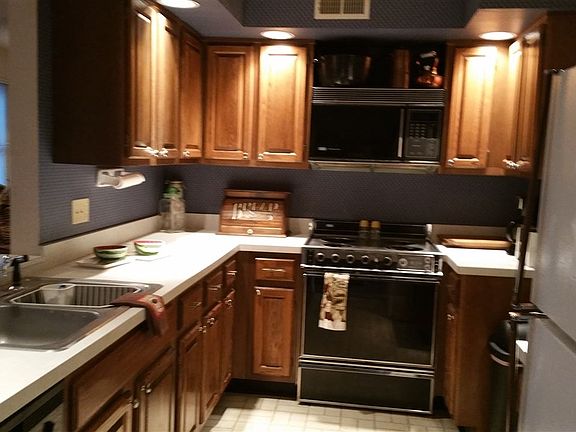 5th image of 11607 Village Dr