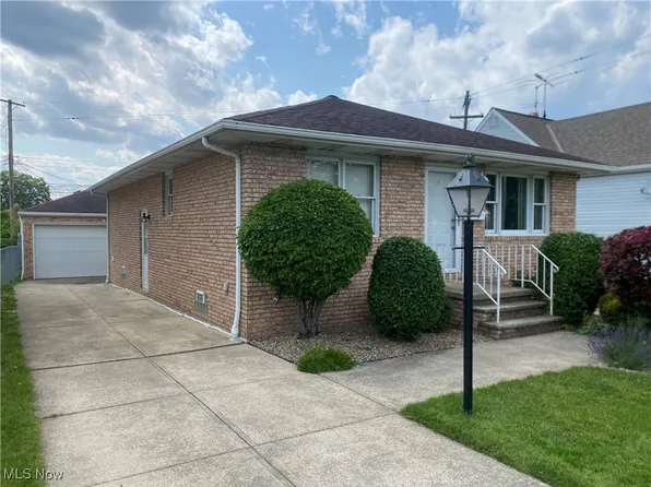 6234 W 54th St, Parma, OH 44129