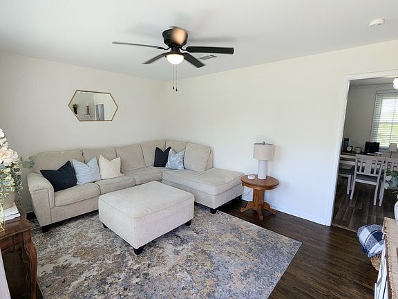 3rd image of 617 Skyline Dr