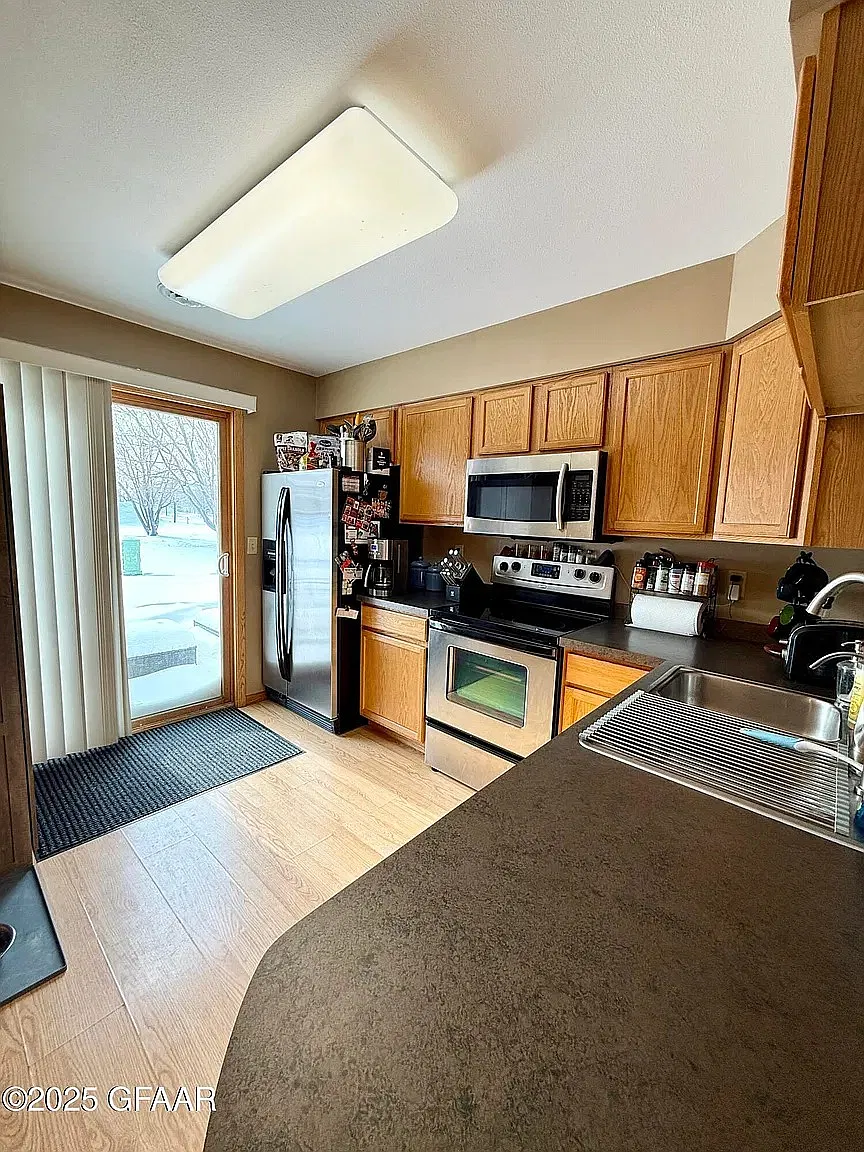 3 bed, 1240 sqft, $1,895 — Photo 4