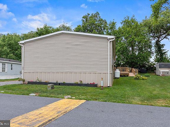 5th image of 28 Oak Knoll Est #A