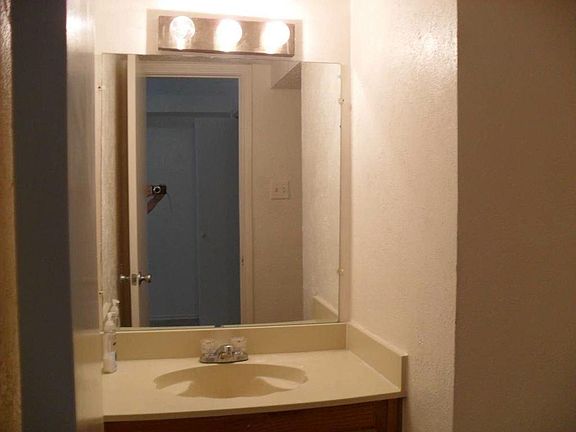 3rd image of 6030 Stoneybrook Dr
