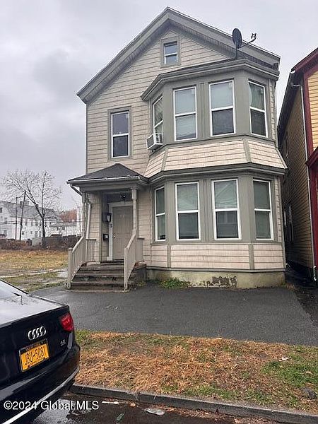 2nd image of 146 6th Avenue