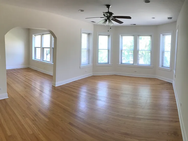 4420 N Lockwood Ave #2N — Photo 2