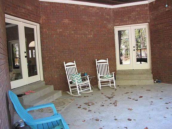 3rd image of 150 Leonard Ln