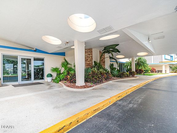 2nd image of 1224 S Peninsula Dr APT 511