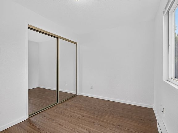 4th image of 912 N 96th St #321