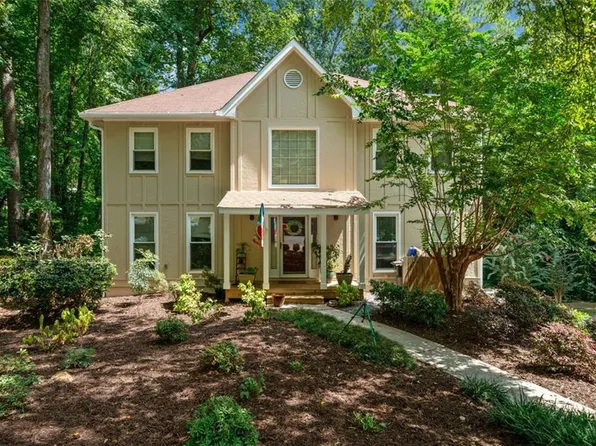 2111 Dawn Ct, Suwanee, GA 30024