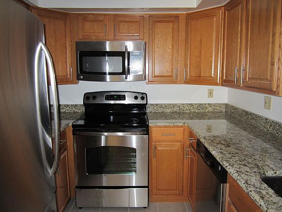 4th image of 2400 Clarendon Blvd Ph 3