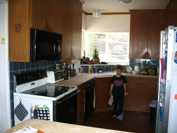 New kitchen with quartz countertops