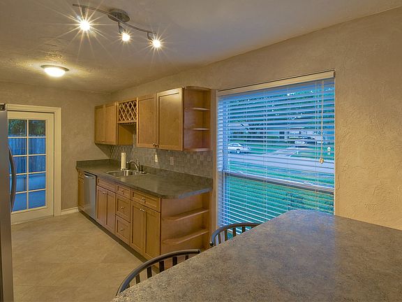4th image of 2518 Mulberry Dr S