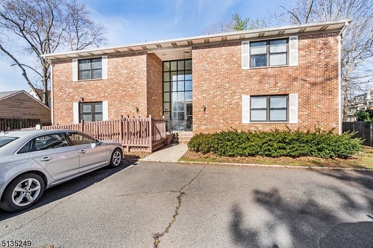 1st image of 139 Maple Ave APT 204