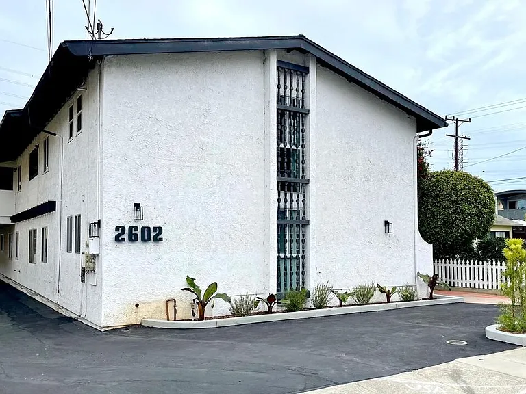 2602 Carnegie Ln #6 — Photo 1