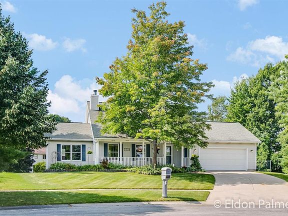 5th image of 365 Glencarin Dr NE