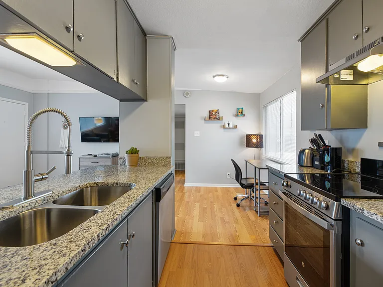 2408 Longview St #204 — Photo 11