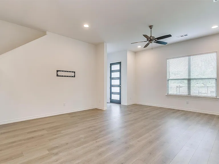 205 Athenia Dr — Photo 5