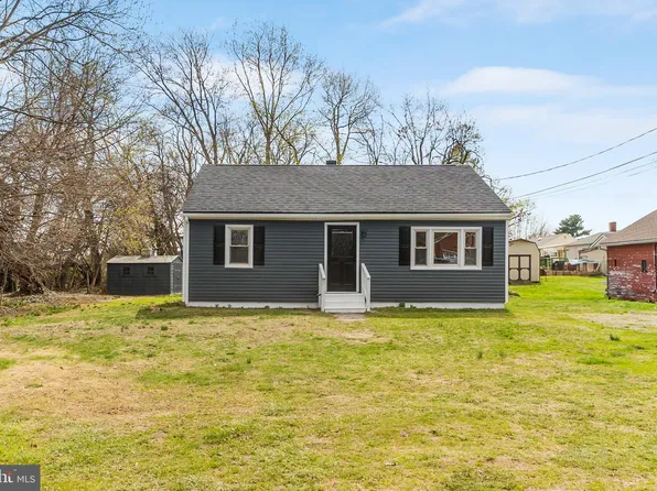 1 Stone Barn Rd, Pennsville, NJ 08070