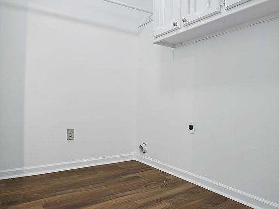 4th image of 25905 Oakley Ave