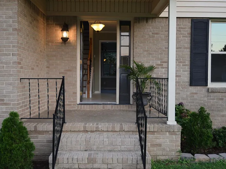 812 Farley Dr SE — Photo 6