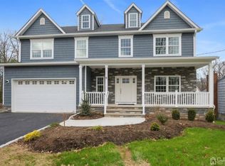 9 Pennington Ave, Colonia, NJ 07067