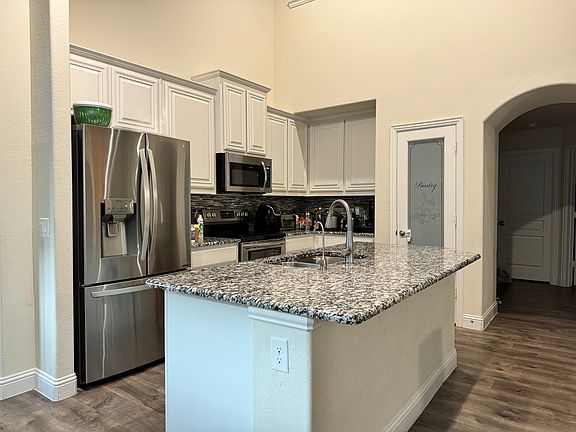 4th image of 3533 Beaumont Dr