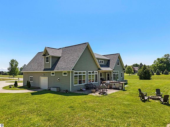 3rd image of 430 Powell Dr