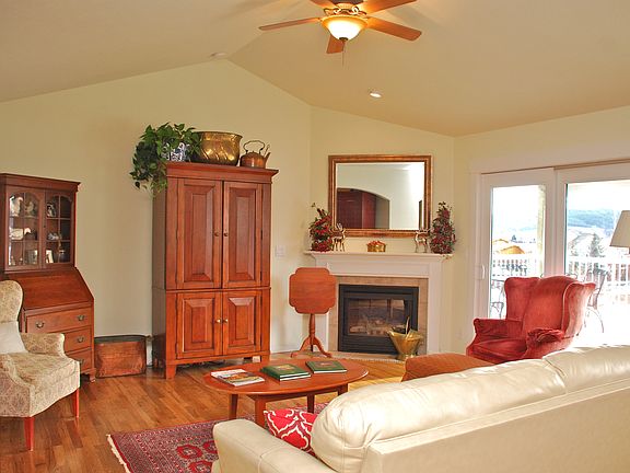 3rd image of 2715 Itani Dr