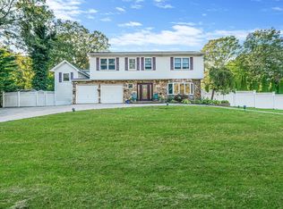 2 Alfred Ln, Kings Park, NY 11754