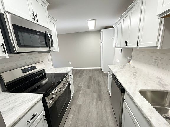 4th image of 709-713 Melody Ln #C1