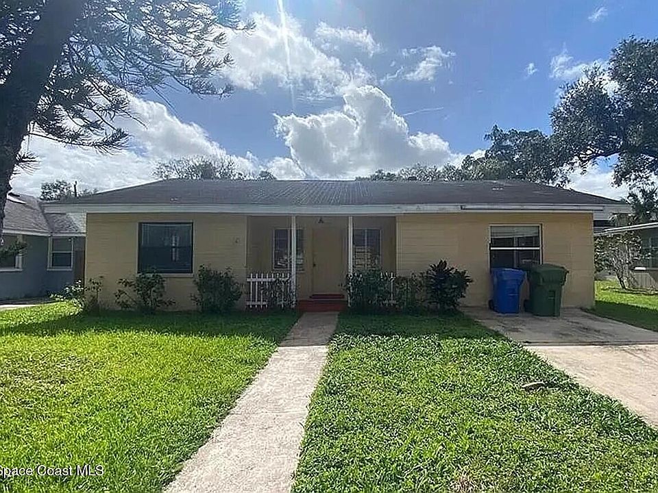 1st image of 218 3rd Ave E