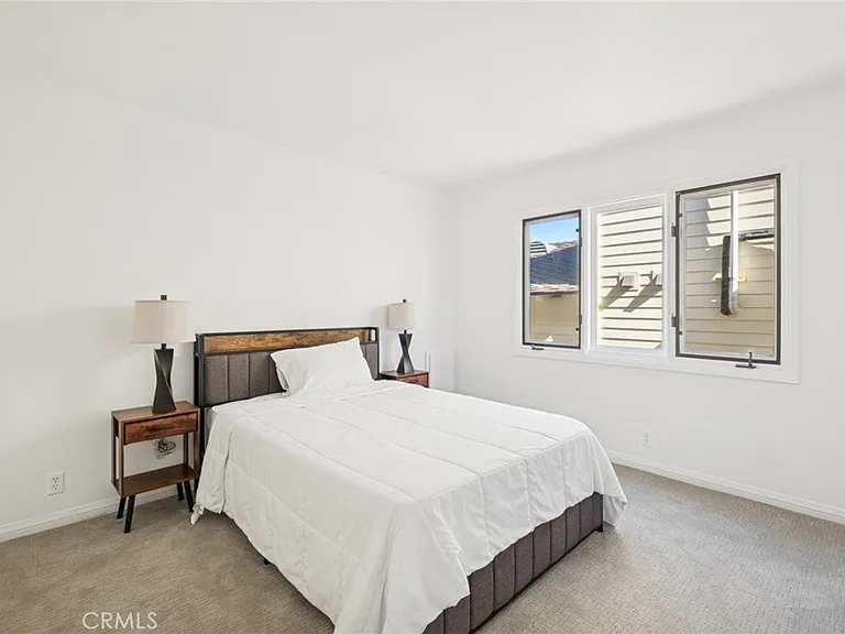 1214 E Balboa Blvd — Photo 17