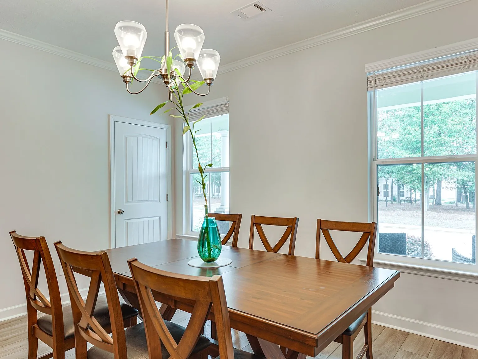3 bed, 2.5 bath, 2324 sqft, $2,750 — Photo 2