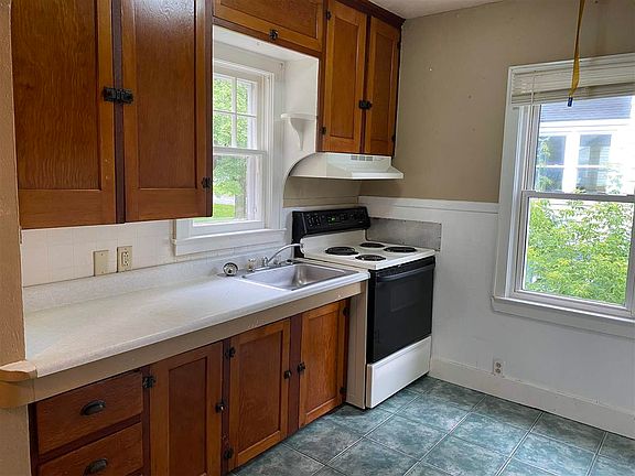 5th image of 27 Walnut Ave