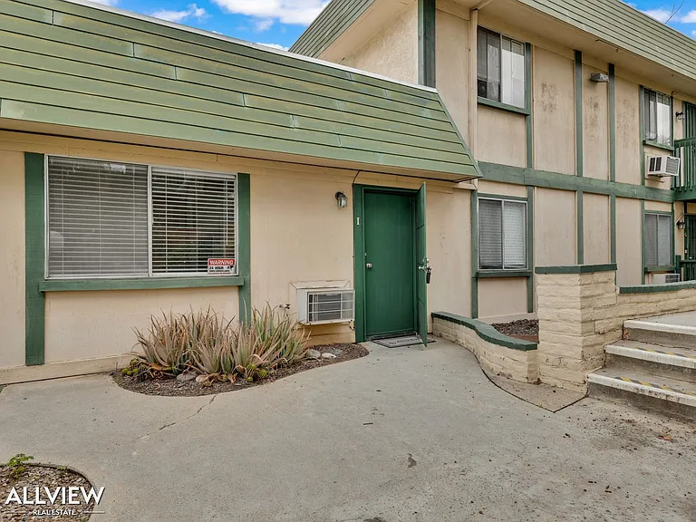 528-530 S Tulip Street — Photo 23