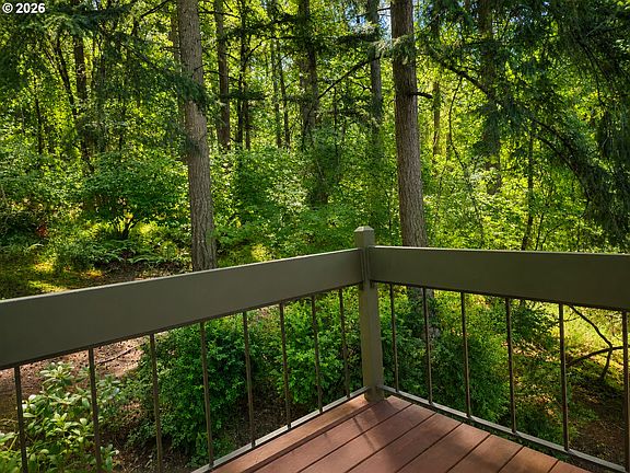 5th image of 202 Foxtail Dr