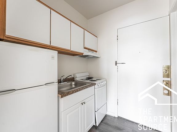 3rd image of 3957 N Irving Park #320