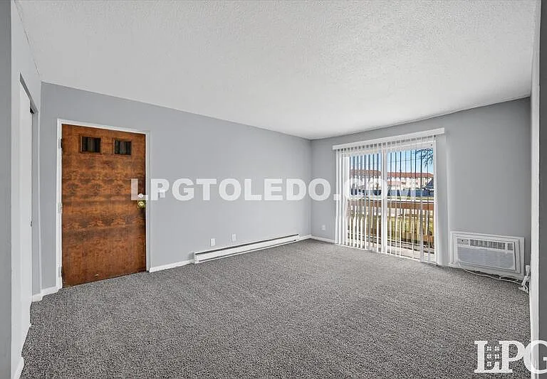 3348 Arlington Ave #8 — Photo 3