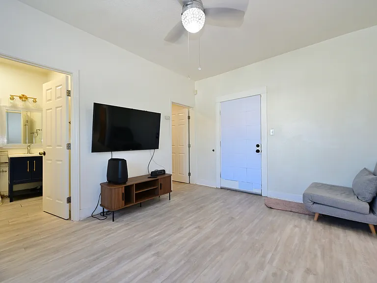 updated unit, super bright with many windows, furnished w/ in-unit laundry and free wifi (speed NOT GUARANTEED)