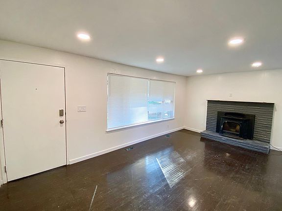 4th image of 7205 197th St SW