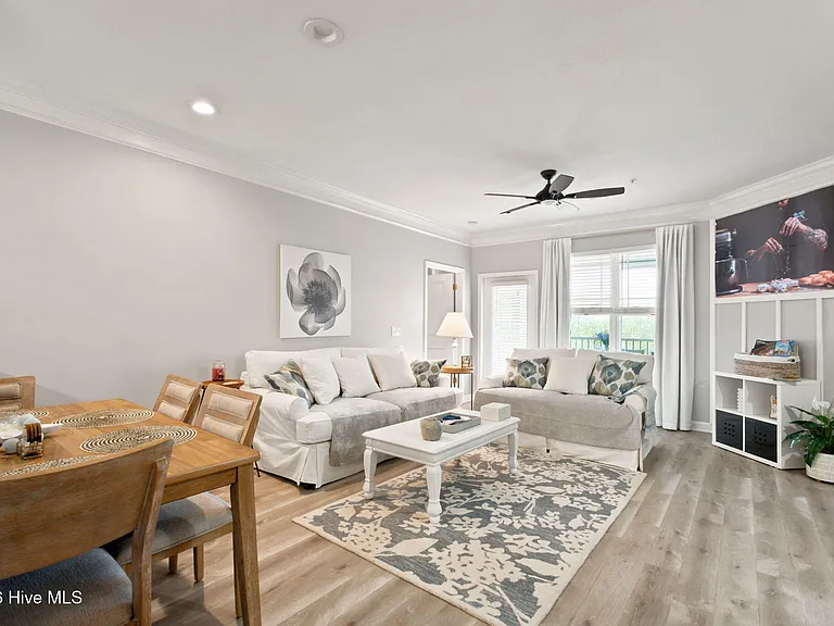 240 Woodlands Way #17 — Photo 10