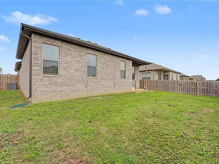 2040 Periwinkle Pl — Photo 17