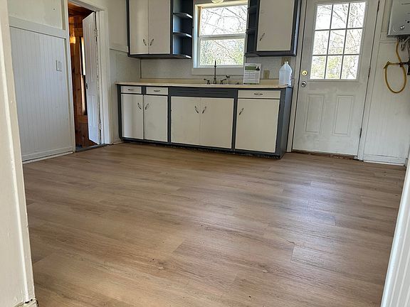 4th image of 1823 W Olive Street