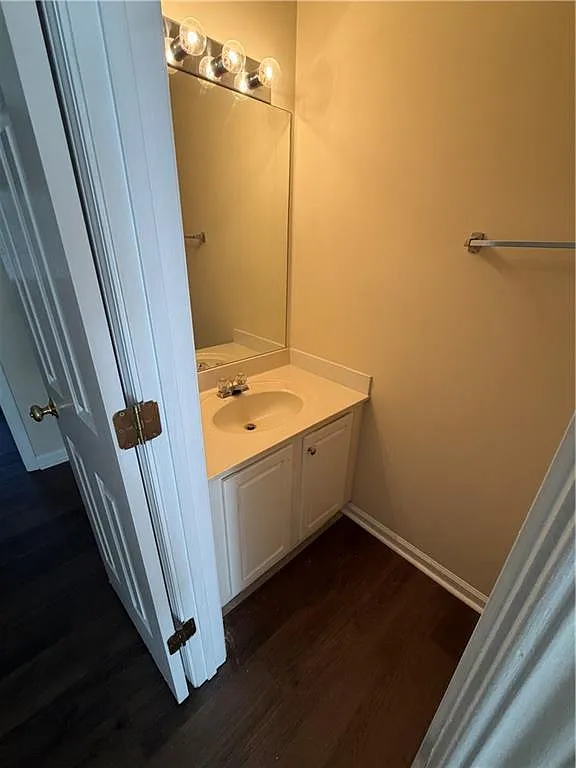 4 bed, 4.0 bath, 1902 sqft, $2,400 — Photo 4