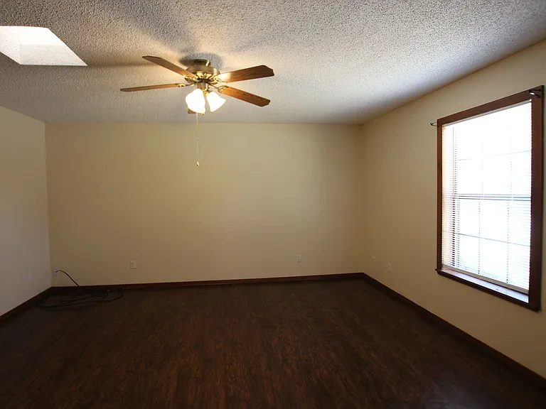 3211 S Donnybrook Ave — Photo 5