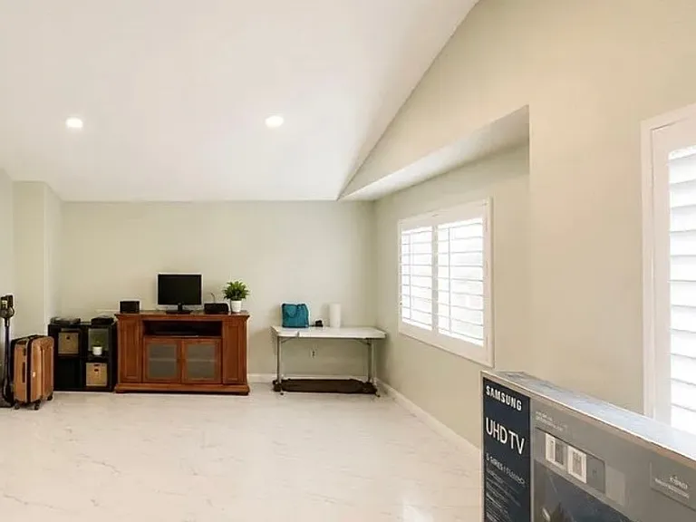 782 De La Luz Cir — Photo 2