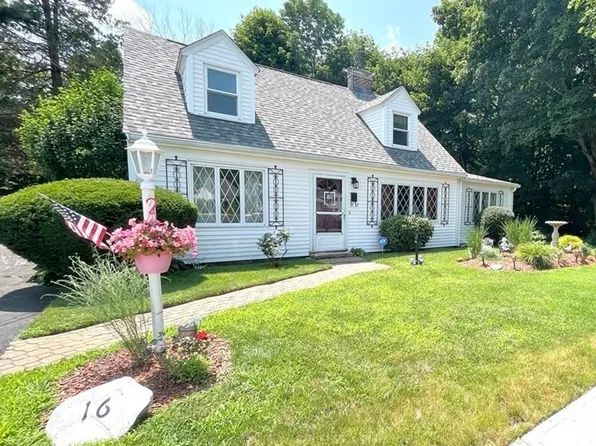 16 Alandale Pkwy, Norwood, MA 02062