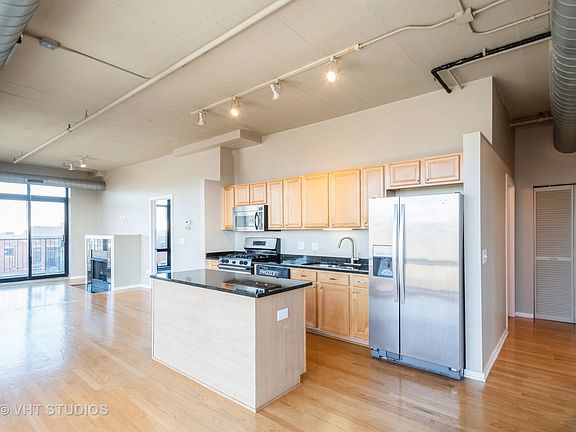 2nd image of 1524 S Sangamon St Unit 301
