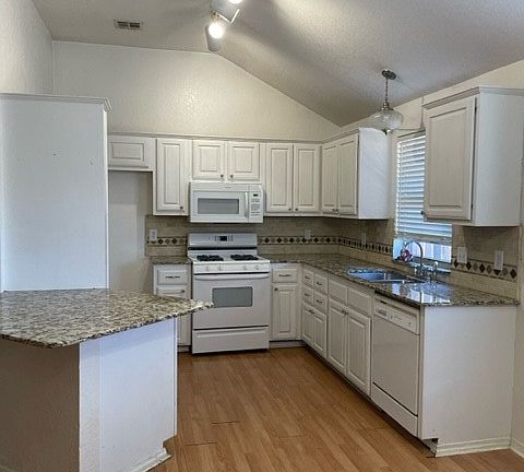 4th image of 1709 SE 15th St